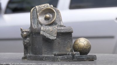 У Дніпрі для переселенців провели екскурсію по мініскульптурам