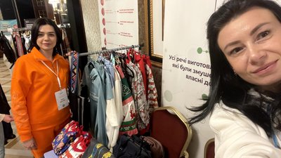 Переселенка з Донеччини просуває українську вишивку за кордоном: історія жіночого підприємництва Переселенка з Донеччини просуває українську вишивку за кордоном: історія жіночого підприємництва
