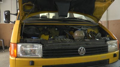 У Калуші на Франківщині працівники СТО безкоштовно ремонтують автомобілі для потреб військових У Калуші на Франківщині працівники СТО безкоштовно ремонтують автомобілі для потреб військових