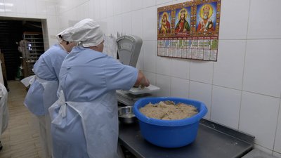 У місті паніка, а ми йдемо пекти хліб: як працювала єдина в Новгороді-Сіверському пекарня у березні 2022 року У місті паніка, а ми йдемо пекти хліб: як працювала єдина в Новгороді-Сіверському пекарня у березні 2022 року