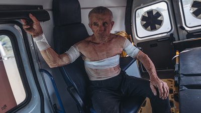 "Ми живучі! Виживемо за будь-яких умов". Тиждень війни у фото