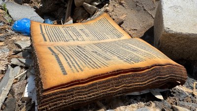 Книга на місці обстрілу