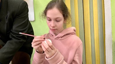 У Тернополі безкоштовно навчають писанкарству