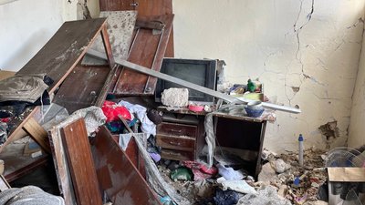 "Нікому не бажаю, як ми оце живемо". Жителька Первомайського, що Миколаївщині, живе з рідними в сараї "Нікому не бажаю, як ми оце живемо". Жителька Первомайського, що Миколаївщині, живе з рідними в сараї