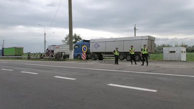 На Херсонщині штрафують водіїв вантажівок за недотримання температурного режиму На Херсонщині штрафують водіїв вантажівок за недотримання температурного режиму