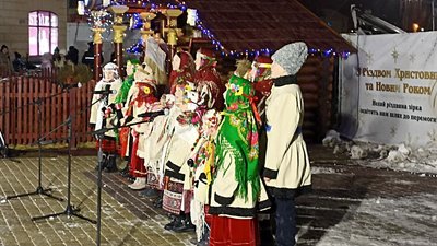 У Тернополі засвічують новорічну ялинку