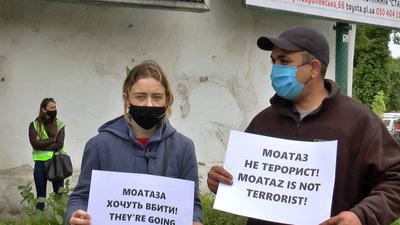 Єгиптянина хочуть екстрадувати з Полтави за злочини. Родичі пікетують під СБУ