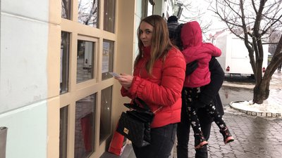 Квитки та книги купують ужгородці за 1000 гривень, отримані за вакцинацію