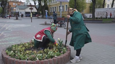 Пів тисячі квітів висадили біля Меморіалу Слави та пам’ятника воїнам АТО/ООС у Вінниці