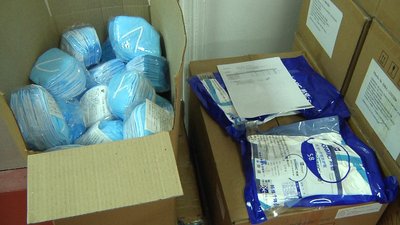 У Житомирську область передали гуманітарний вантаж із захисними костюмами та масками
