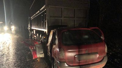 "В'їхав у вантажівку". На Вінниччині в аварії загинув 35-річний чоловік "В'їхав у вантажівку". На Вінниччині в аварії загинув 35-річний чоловік