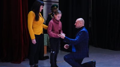 У Черкасах родинам загиблих захисників вручили почесні відзнаки У Черкасах родинам загиблих захисників вручили почесні відзнаки