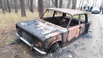 На Харківщині підлітки викрали автомобіль та спалили його у лісосмузі