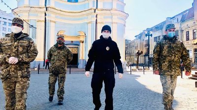 На Прикарпатті у ці вихідні близько 750 правоохоронців патрулюватимуть біля церков