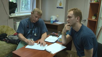 Іноземні лікарі консультують українців Іноземні лікарі консультують українців