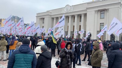 "У мене купують три саморізи на гривню". ФОПи під Радою вимагають скасування касових апаратів "У мене купують три саморізи на гривню". ФОПи під Радою вимагають скасування касових апаратів