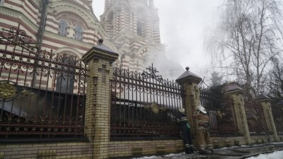 На території Благовіщенського собору у Харкові сталася пожежа: фото На території Благовіщенського собору у Харкові сталася пожежа: фото