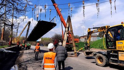 На трасі біля Чугуєва ремонтують пішохідний міст: схема об'їзду