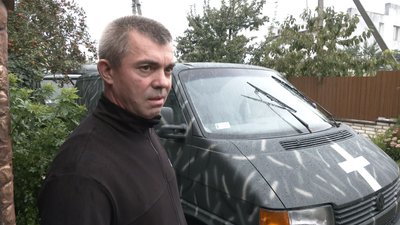 "Ще нікому не відмовляли": волиняни-волонтери фарбують та лагодять автівки для військових "Ще нікому не відмовляли": волиняни-волонтери фарбують та лагодять автівки для військових