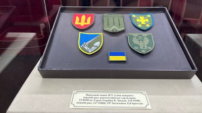 Білий хрест ЗСУ: у Запоріжжі відкрили тематичну виставку у краєзнавчому музеї “Хрестом та мечем" Білий хрест ЗСУ: у Запоріжжі відкрили тематичну виставку у краєзнавчому музеї “Хрестом та мечем"
