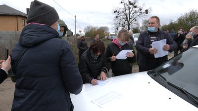 На Рівненщині люди вимагають включити дорогу у програму "Велике будівництво" На Рівненщині люди вимагають включити дорогу у програму "Велике будівництво"