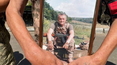 "Дякуємо йому за те, що він нас захищав". У Сумах в останню путь провели загиблого військовослужбовця Максима Литовченка