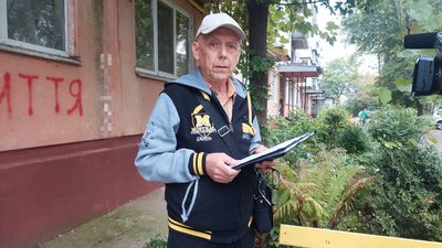 Віталій Вежневець, мешканець будинку на вулиці Слівенській у Тернополі Віталій Вежневець, мешканець будинку на вулиці Слівенській у Тернополі
