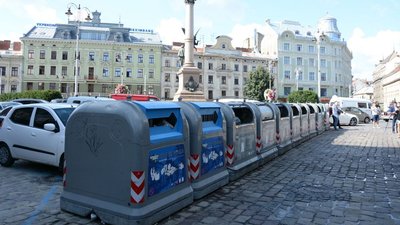 На сміттєві контейнери наклеїли наліпки з QR-кодом На сміттєві контейнери наклеїли наліпки з QR-кодом