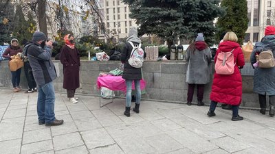 Всесвітній день бідних: у Києві волонтери роздали їжу нужденним Всесвітній день бідних: у Києві волонтери роздали їжу нужденним