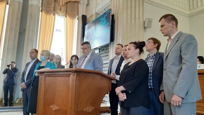 "Не оголошено війни": як у Барвінковому відмовили перейменувати вулицю на честь героя АТО "Не оголошено війни": як у Барвінковому відмовили перейменувати вулицю на честь героя АТО