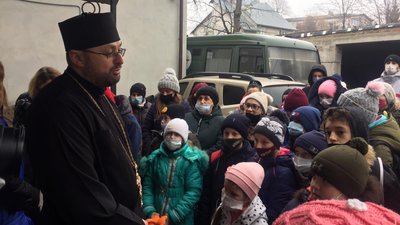 У тернопільському "Карітасі" роздавали подарунки дітям У тернопільському "Карітасі" роздавали подарунки дітям