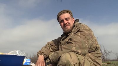 Сили оборони показали як відбивають щоденні атаки російських військових під Бахмутом Сили оборони показали як відбивають щоденні атаки російських військових під Бахмутом
