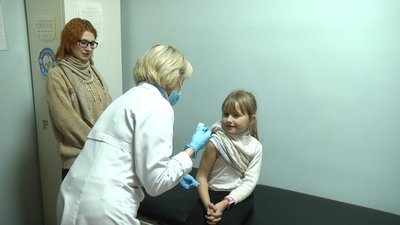 Знизились темпи вакцинації від COVID-19: на Житомирщині кількість щеплень зменшилася в десять разів Знизились темпи вакцинації від COVID-19: на Житомирщині кількість щеплень зменшилася в десять разів
