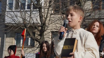 У Житомирі вшанували пам’ять українського поета Тараса Шевченка У Житомирі вшанували пам’ять українського поета Тараса Шевченка