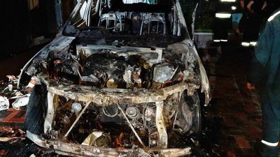 На Чернігівщині підпалили автівку депутата облради На Чернігівщині підпалили автівку депутата облради