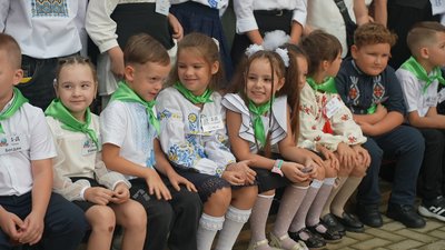 Діти під час першого дзвоника 
