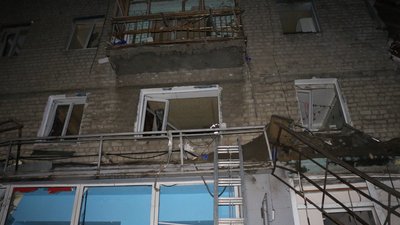 Російська ракета вранці 11 липня частково зруйнувала шестиповерхівку у Харкові Російська ракета вранці 11 липня частково зруйнувала шестиповерхівку у Харкові