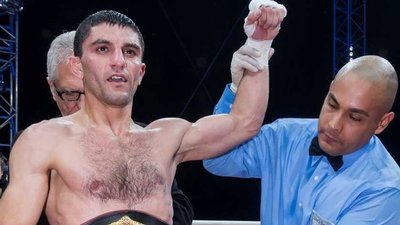 Українець Далакян ефектним нокаутом захистив титул чемпіона світу