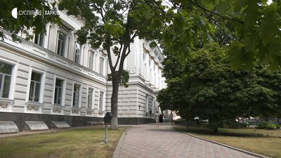 Випускники Харківського юридичного вишу оскаржують результати ЗНО Випускники Харківського юридичного вишу оскаржують результати ЗНО