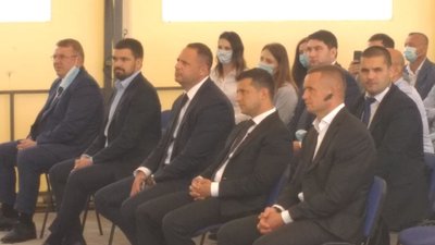 Робоча поїздка чи агітація? Зеленський у Сумах представив кандидатів від “Слуги народу” на вибори