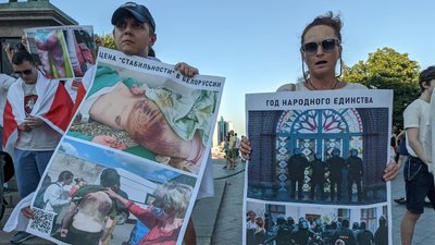 У центрі Одеси люди вийшли на акцію "День єднання білорусів"