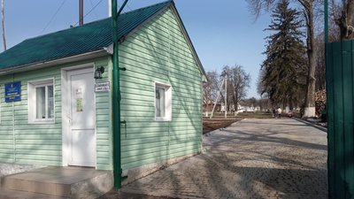 Сплять майже в одному ліжку: у інтернаті на Хмельниччині не дотримуються житлових норм