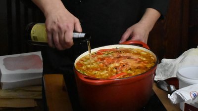 "А на десерт — буряк та вареники з чорносливом". Досліджуємо галицьку кухню з кулінаром Тарасом Пожаром "А на десерт — буряк та вареники з чорносливом". Досліджуємо галицьку кухню з кулінаром Тарасом Пожаром