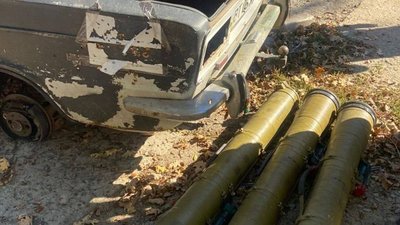 Після втечі військових РФ на Херсонщині знаходять цілі арсенали покинутої зброї — СБУ Після втечі військових РФ на Херсонщині знаходять цілі арсенали покинутої зброї — СБУ