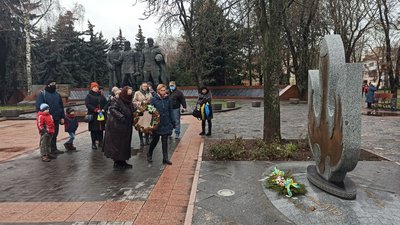 У Вінниці вшанували Небесну сотню та загиблих в зоні АТО/ООС У Вінниці вшанували Небесну сотню та загиблих в зоні АТО/ООС