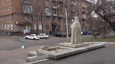 Пам’ятник митрополиту Василю Липківському у Черкасах провалюється під землю Пам’ятник митрополиту Василю Липківському у Черкасах провалюється під землю