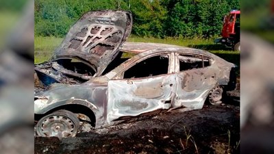 Згорівша автівка вбитої родини киян на Чернігівщині