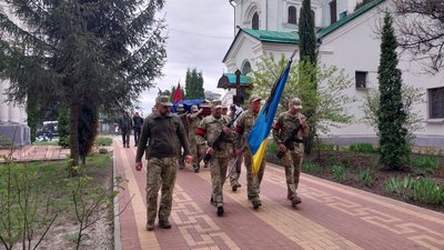 "Десантник, байкер, дайвер". У Сумах провели в останню путь захисника Ігоря Коломійця "Десантник, байкер, дайвер". У Сумах провели в останню путь захисника Ігоря Коломійця