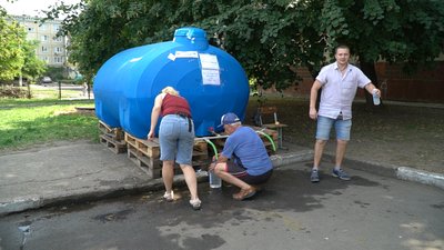 Пробурили свердловини та підвозять воду в цистерни: ситуація з водопостачанням у Нікопольському районі Дніпропетровщини Пробурили свердловини та підвозять воду в цистерни: ситуація з водопостачанням у Нікопольському районі Дніпропетровщини