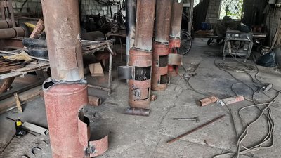 З балонів та арматури: ковалі з Полтавщини виготовляють для військових обігрівачі З балонів та арматури: ковалі з Полтавщини виготовляють для військових обігрівачі